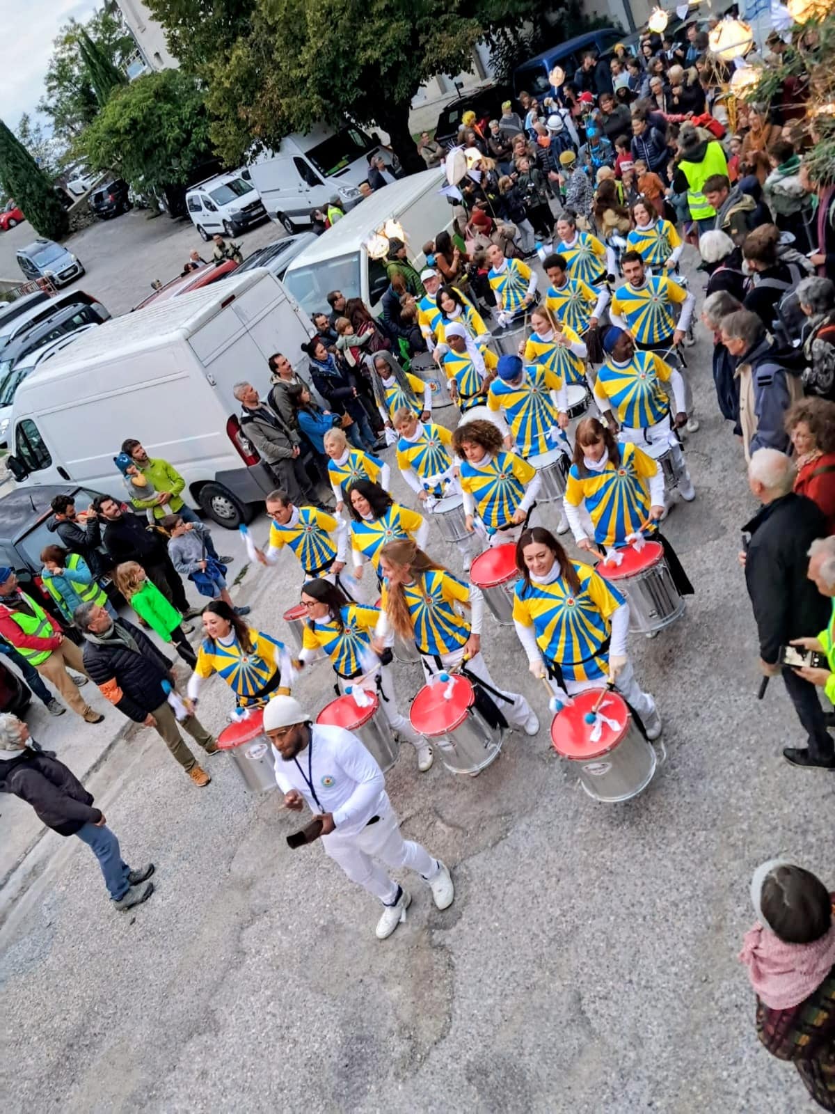 Petit bloco jaune et bleu, Crest 2025